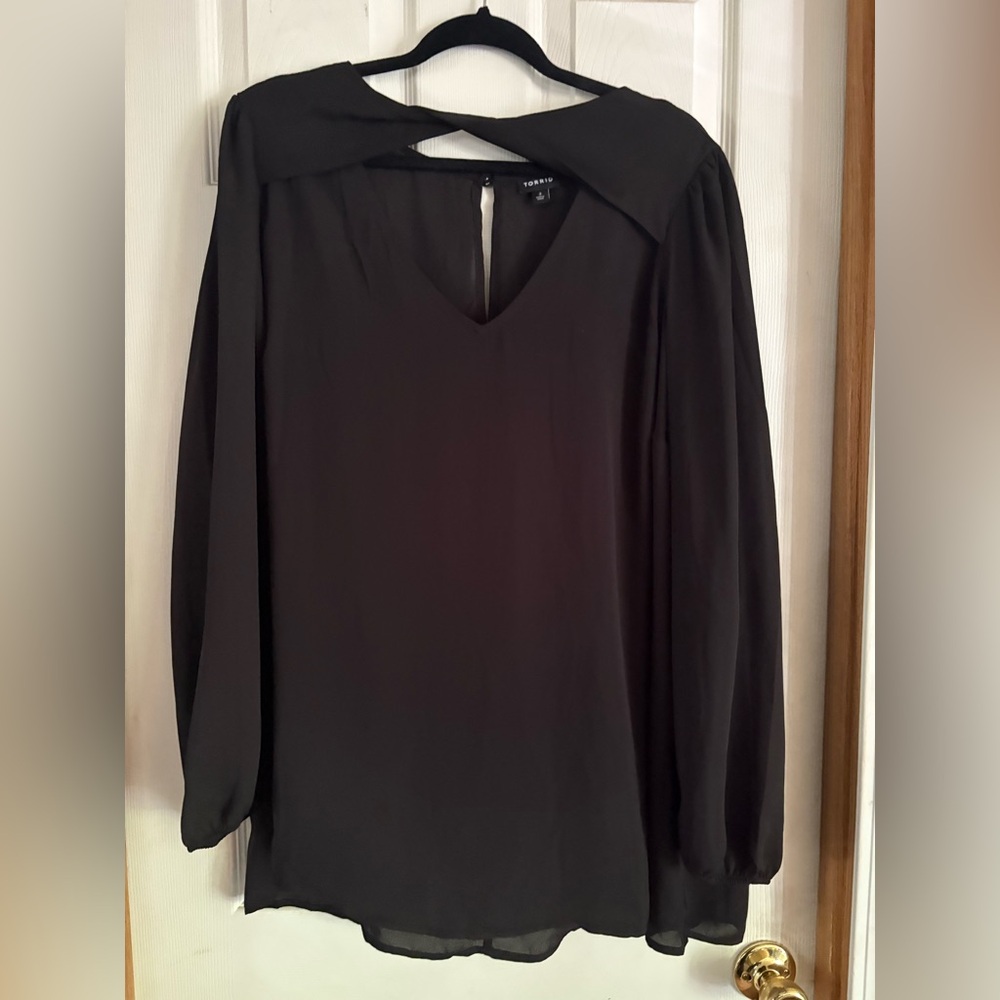 Never worn Size 3 Torrid Elegant Black Women's Top